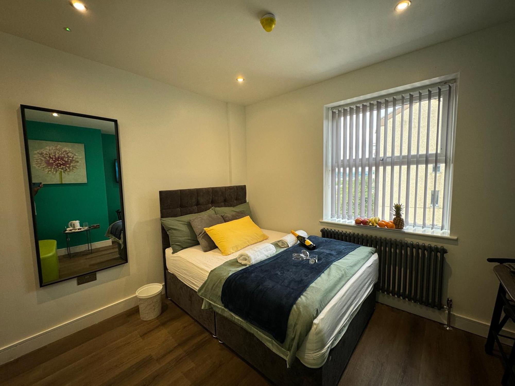 Southgate Luxury Apartments Elland Eksteriør billede