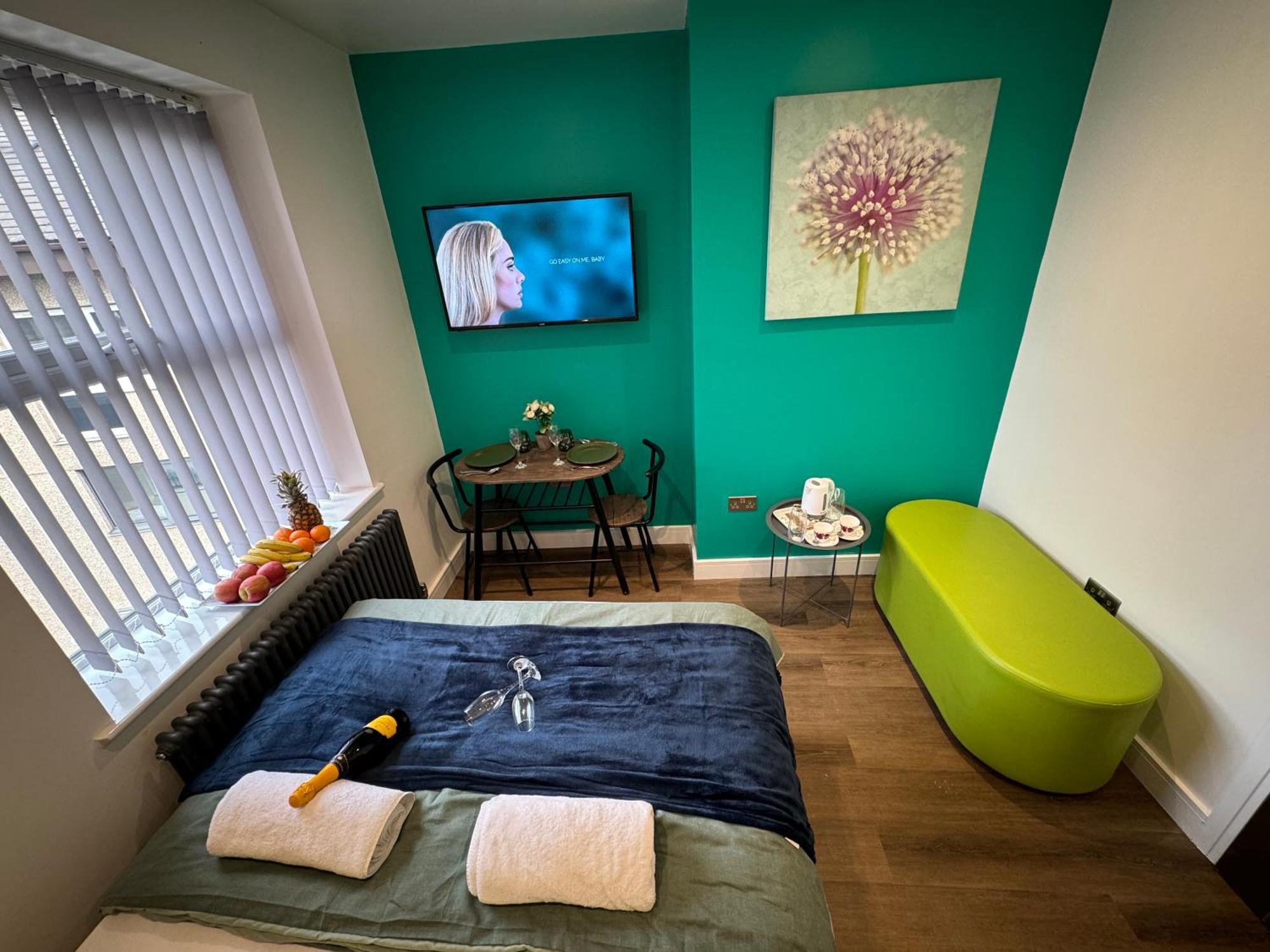 Southgate Luxury Apartments Elland Eksteriør billede