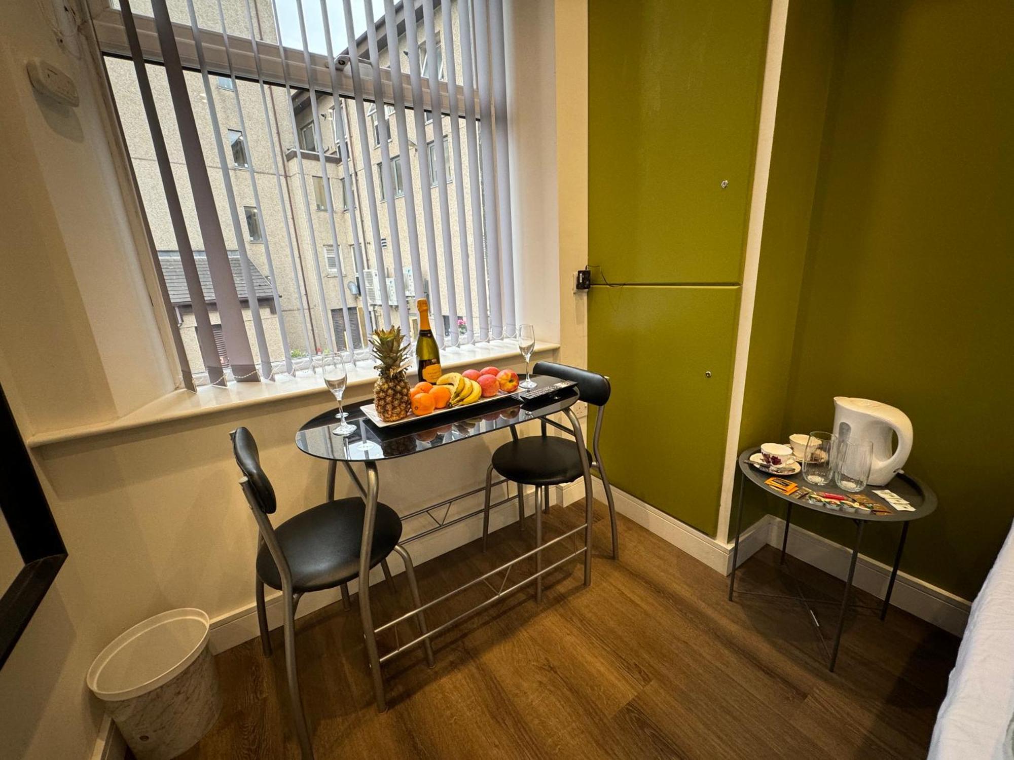 Southgate Luxury Apartments Elland Eksteriør billede
