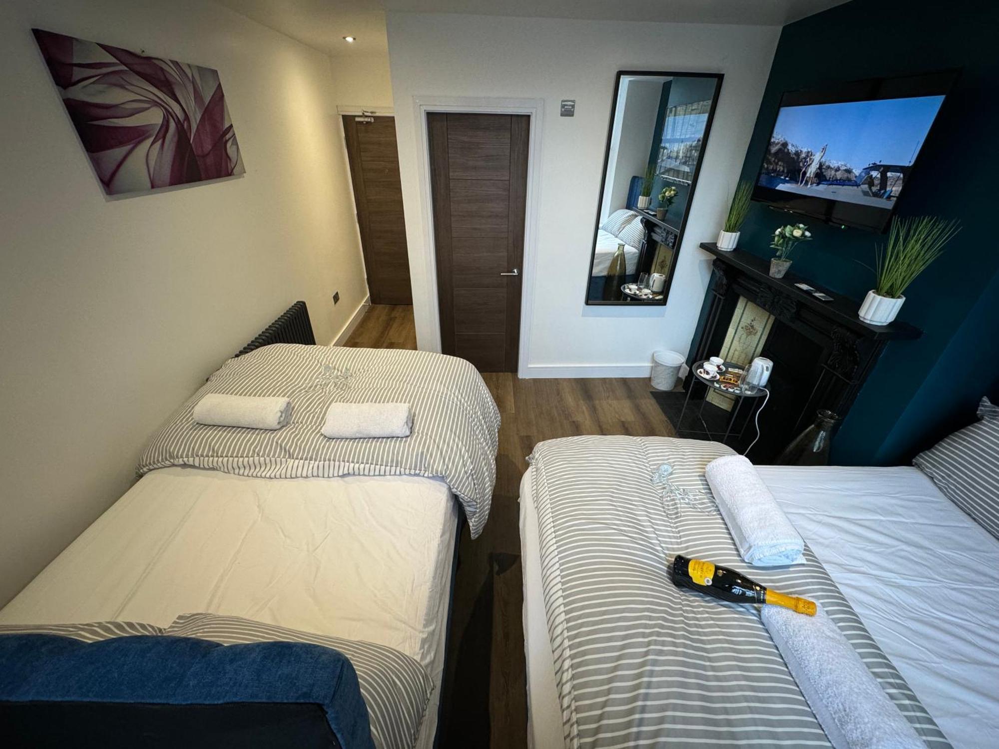 Southgate Luxury Apartments Elland Eksteriør billede