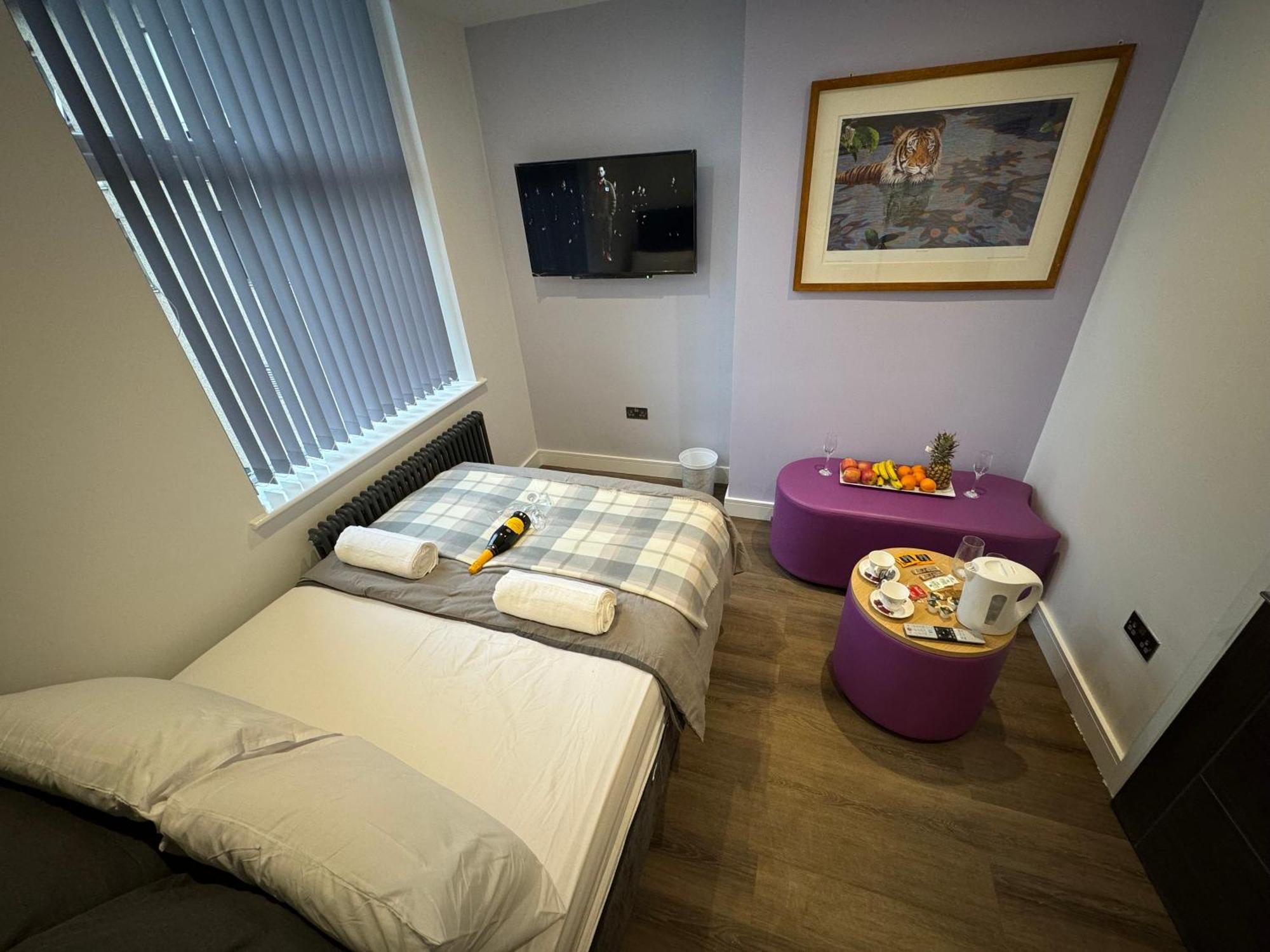 Southgate Luxury Apartments Elland Eksteriør billede